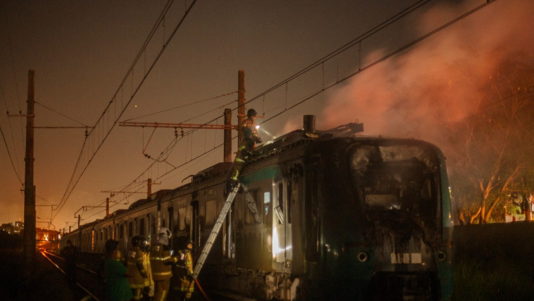 Recreio dos Bandeirantes, Rio de Janeiro, tren incendiat