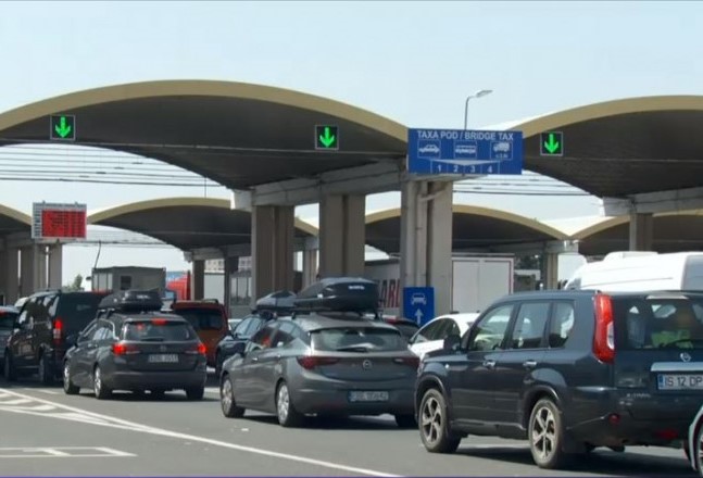 Trei bulgari au încercat să fugă din România cu o comoară rară, ascunsă într-o sticlă