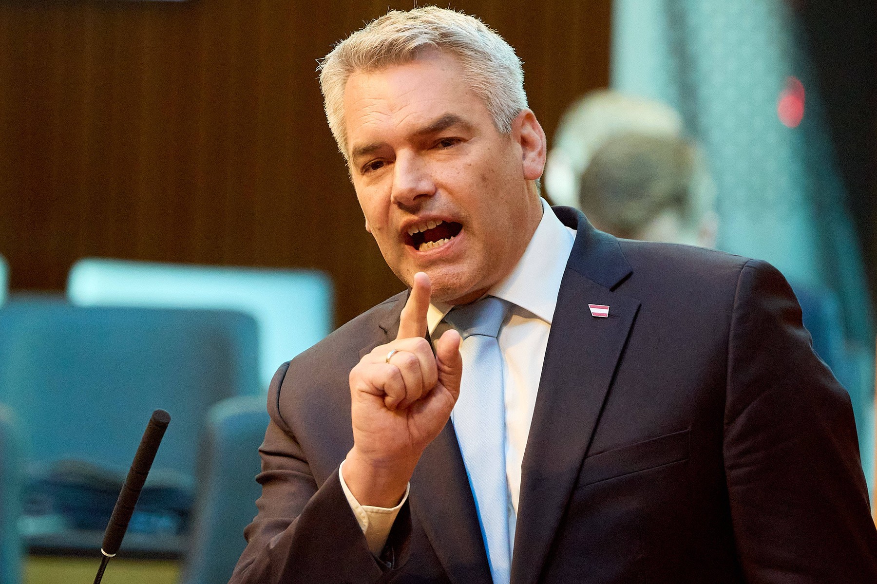 Nehammer anunță teste ADN și "controale stricte". Noile măsuri luate de Austria contra migranților