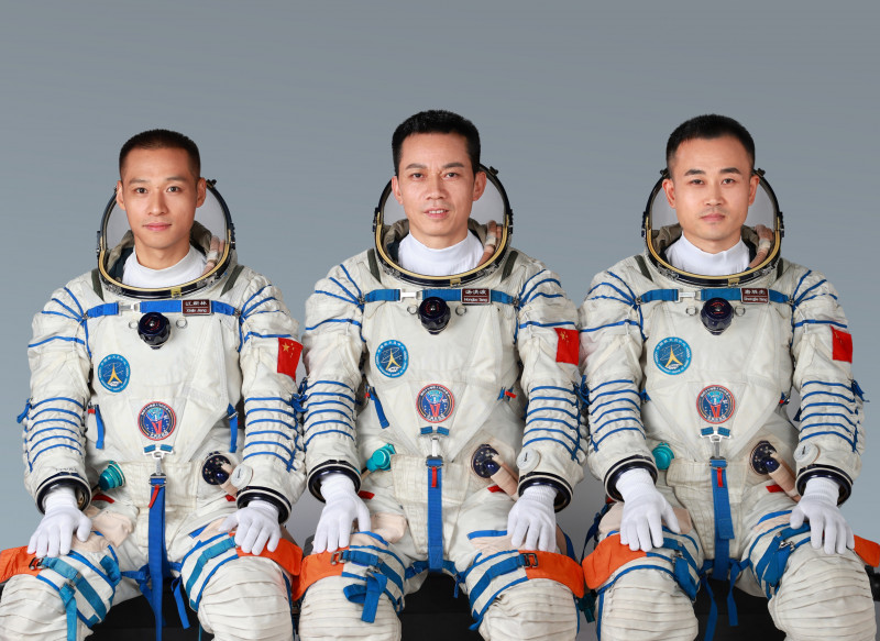 (EyesonSci)CHINA SHENZHOU 17 CREW (CN)