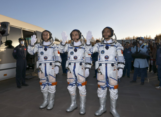 (EyesonSci) CHINA SHENZHOU 17 ASTRONAUTS SEE OFF CEREMONY (CN)