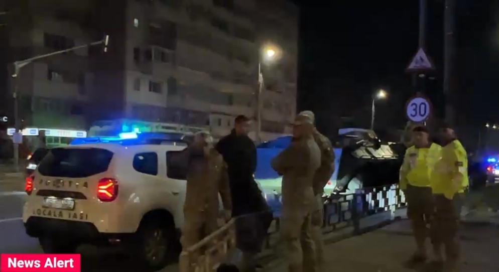 Accident cu un convoi militar, în Iași: un tanc și o mașină s-au ciocnit, o persoană a fost rănită