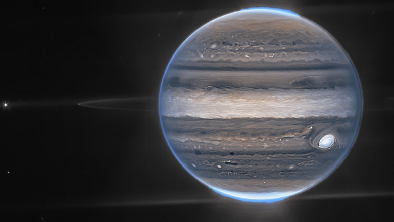 Atmosfera planetei Jupiter văzută prin unul dintre filtrele folosite de telescopul James Webb