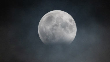 Eclipsă parțială de Lună.