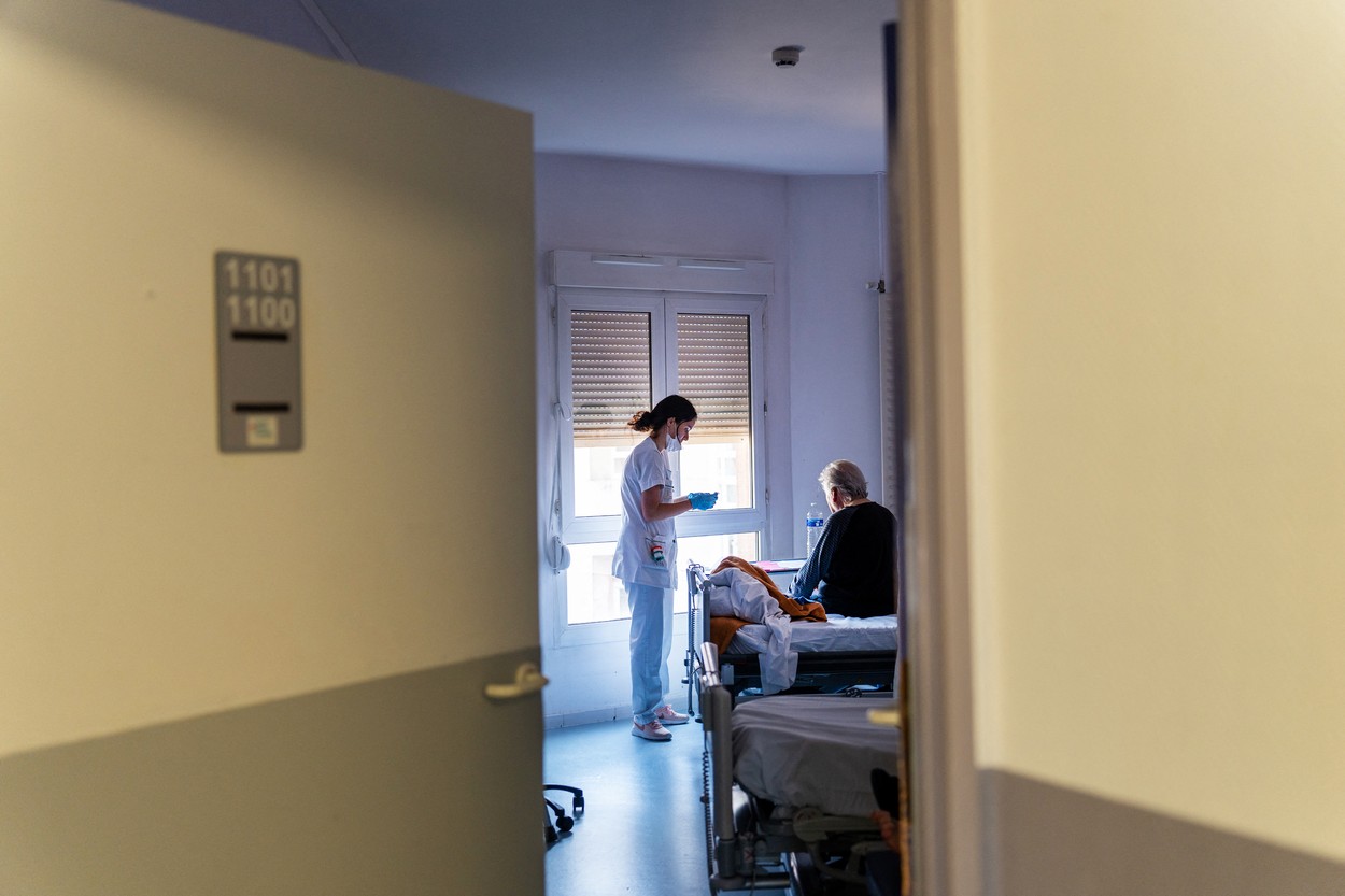 Un atac cibernetic a blocat 15 spitale care nu mai pot înregistra serviciile medicale. Camerele de gardă sunt pline cu pacienți