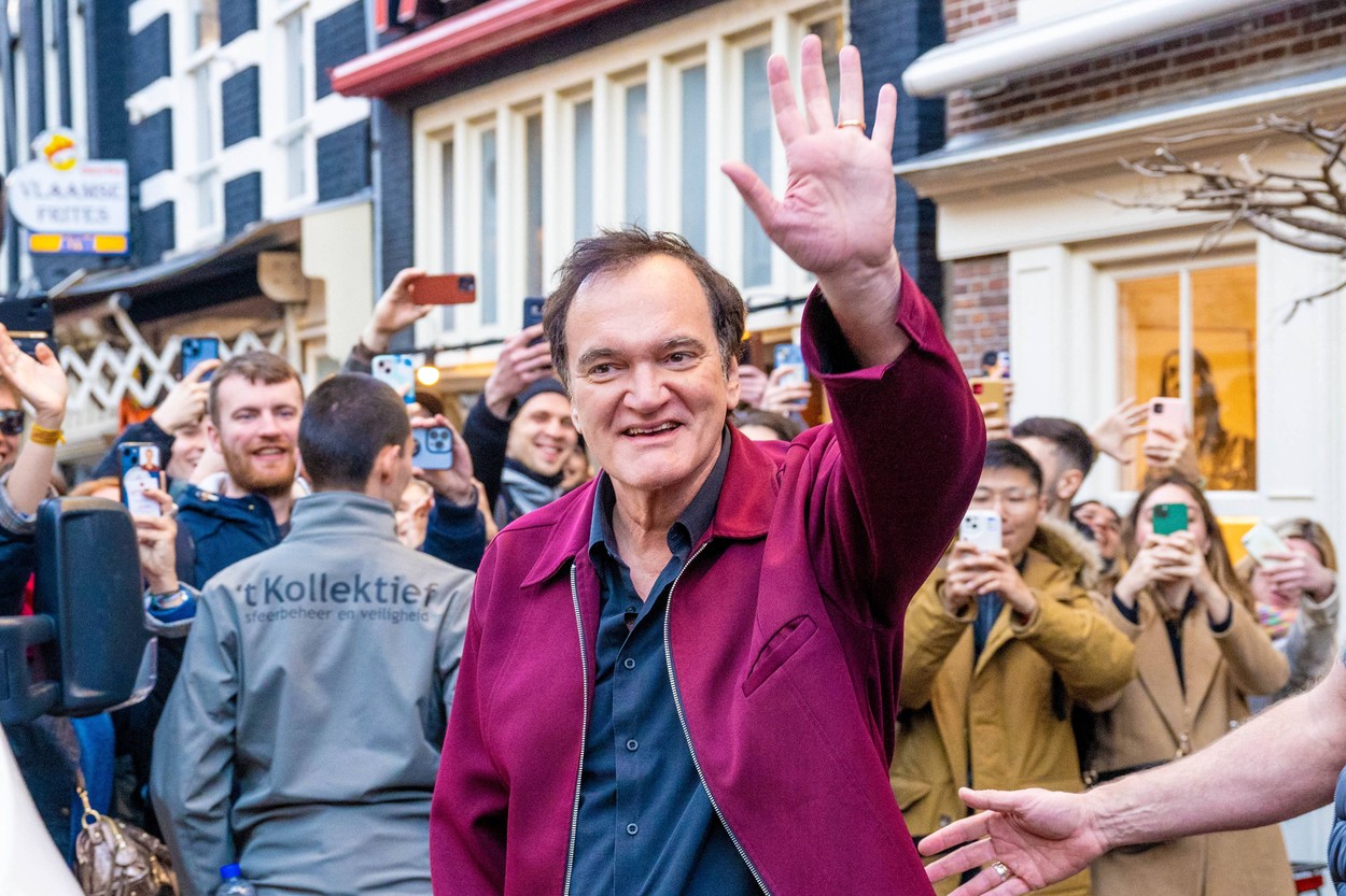 Quentin Tarantino a vizitat bazele militare din Israel pentru a „ridica moralul trupelor” și s-a fotografiat cu fanii israelieni