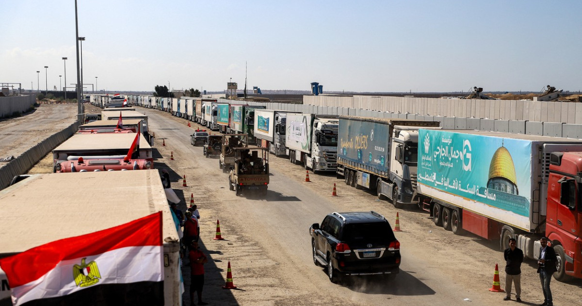 Primul camion cu combustibil intră în Gaza, alte două așteaptă la granița cu Egipt|EpicNews
