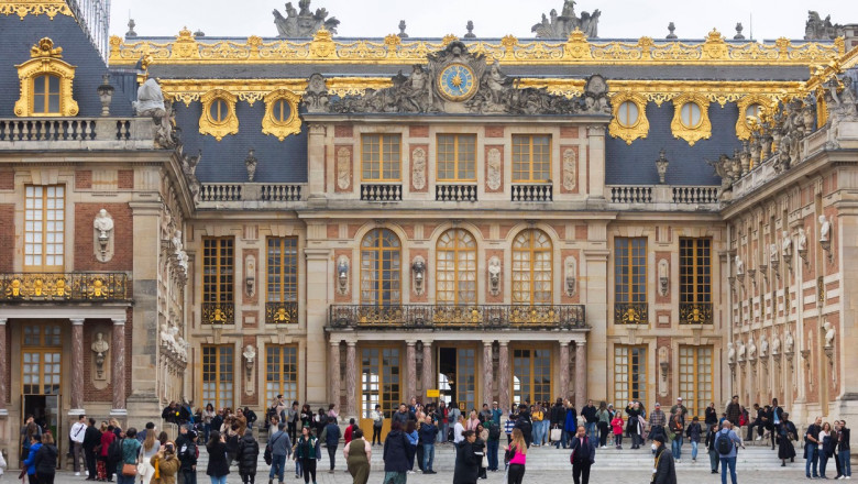 Versailles, France October 20, 2023 - View of the Chateau de Versailles. The Chateau de Versailles is evacuated for the