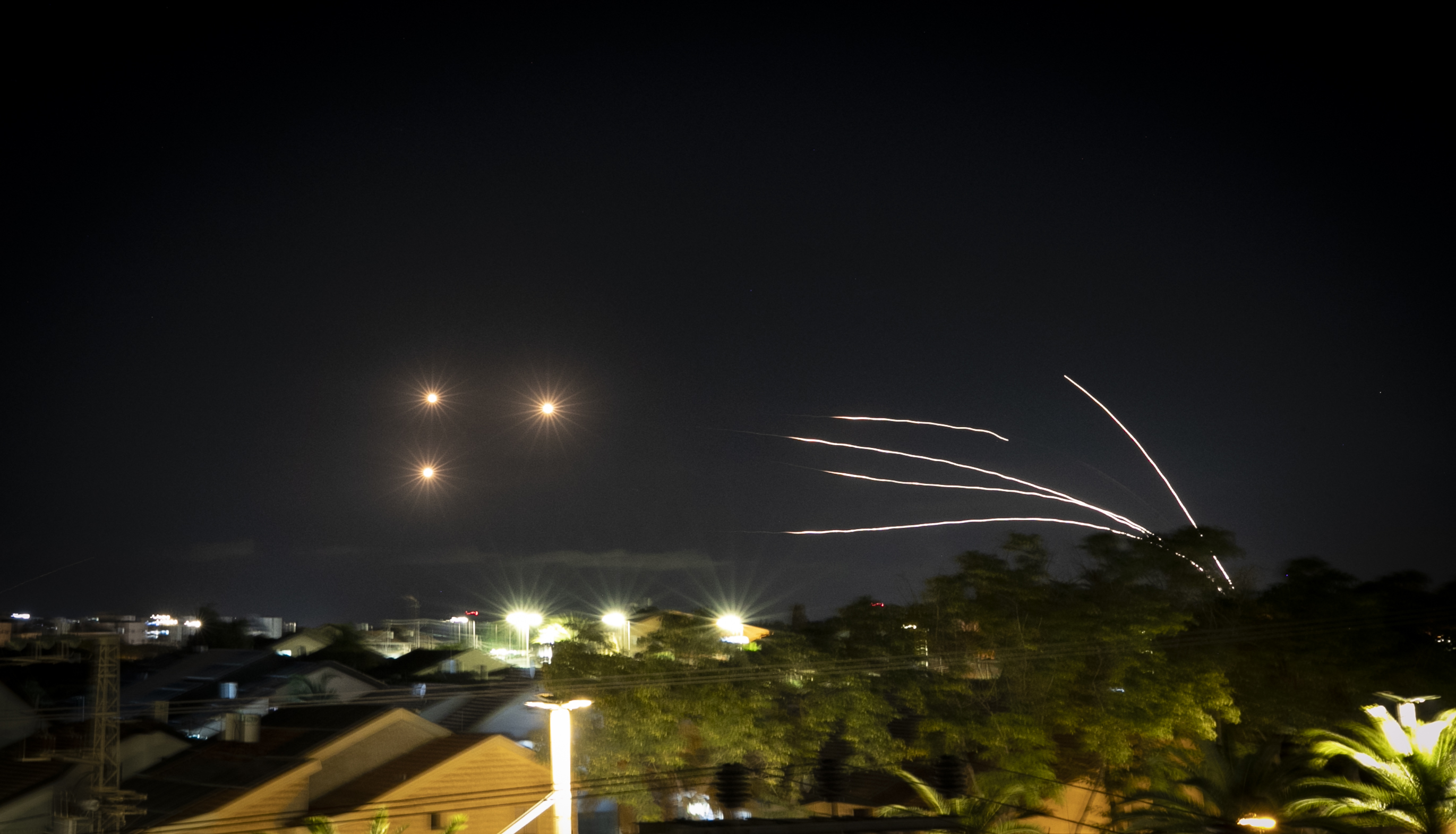 Hamas a lansat asupra Israelului peste 7.400 de rachete. Iron Dome a interceptat doar 1.100. Care e explicația