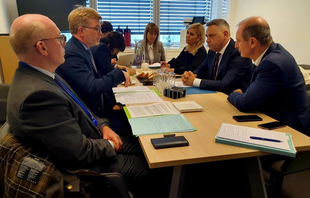 România și Franța vor susține în fața CE prelungirea unor derogări pentru fermieri ca să compenseze pierderile la cereale