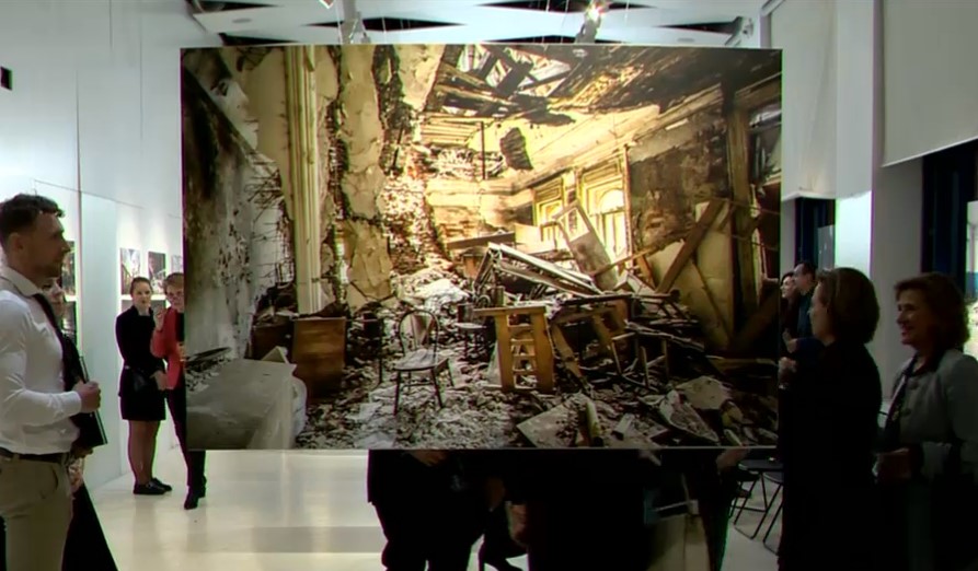 O călătorie regală printre ruinele din România. Principesa Sofia a inaugurat o expoziție cu fotografii din case și fabrici abandonate