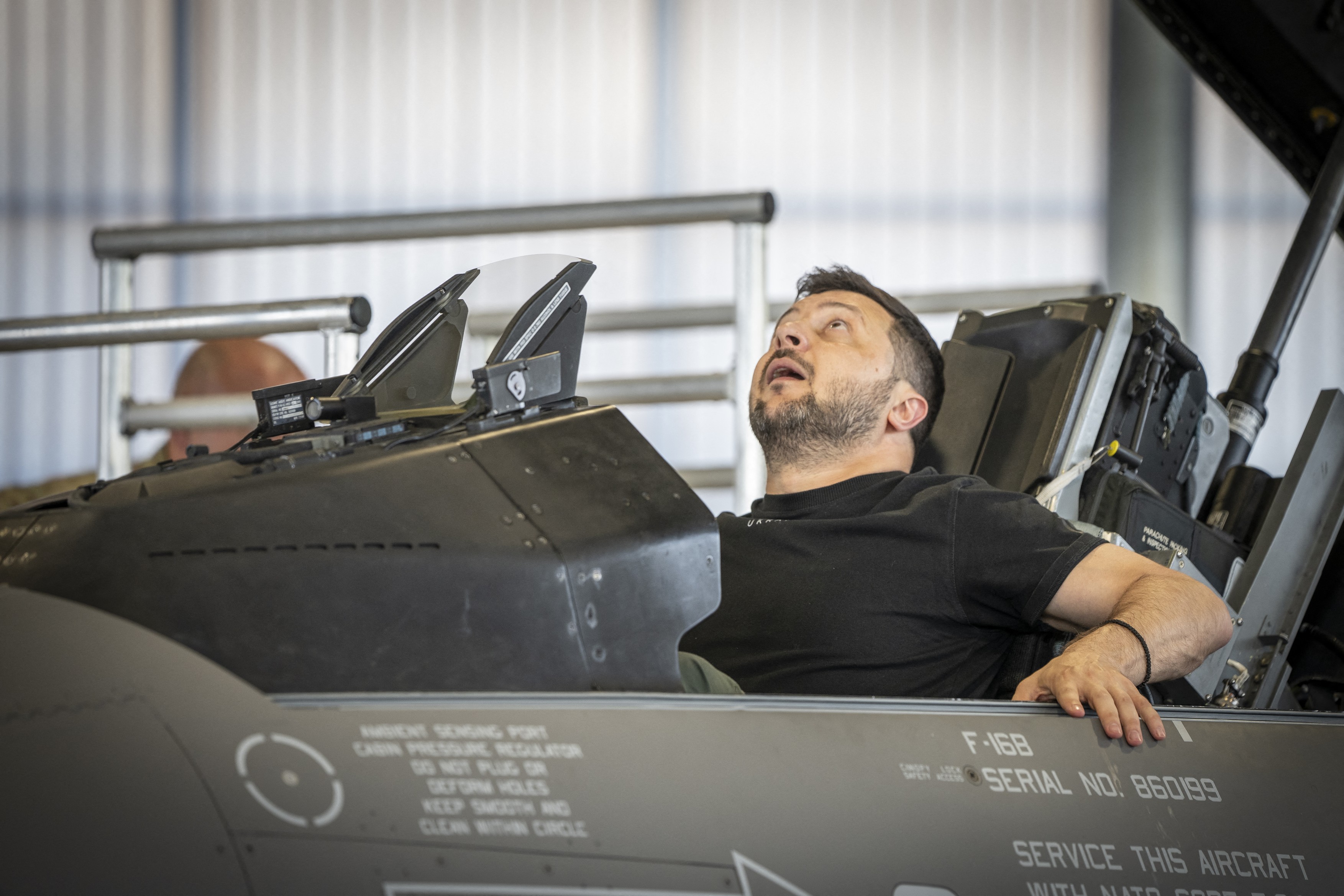 Cum se antrenează piloții ucraineni pe avioanele F-16. „În mod clar e mai agil decât un MiG”