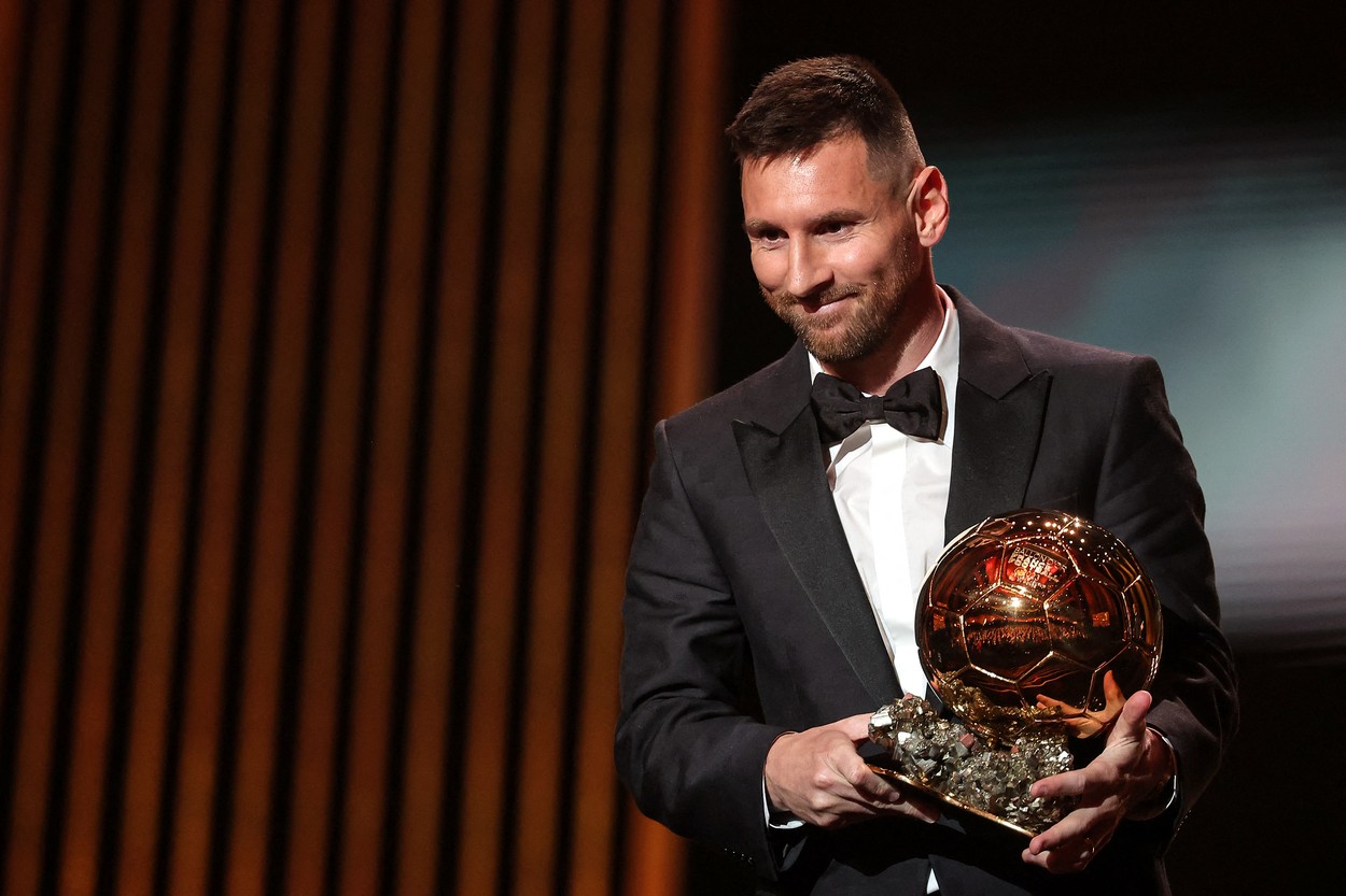 Lionel Messi a caştigat Balonul de Aur pentru a opta oara