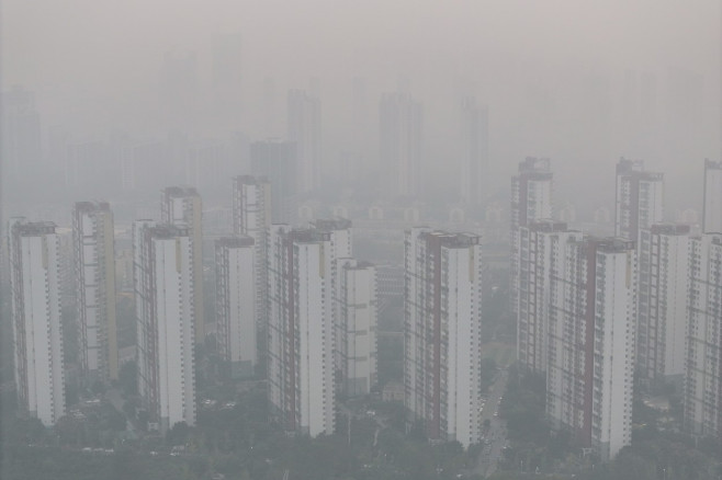 China: Buildings Loom Under Heavy Fog in Nanjing