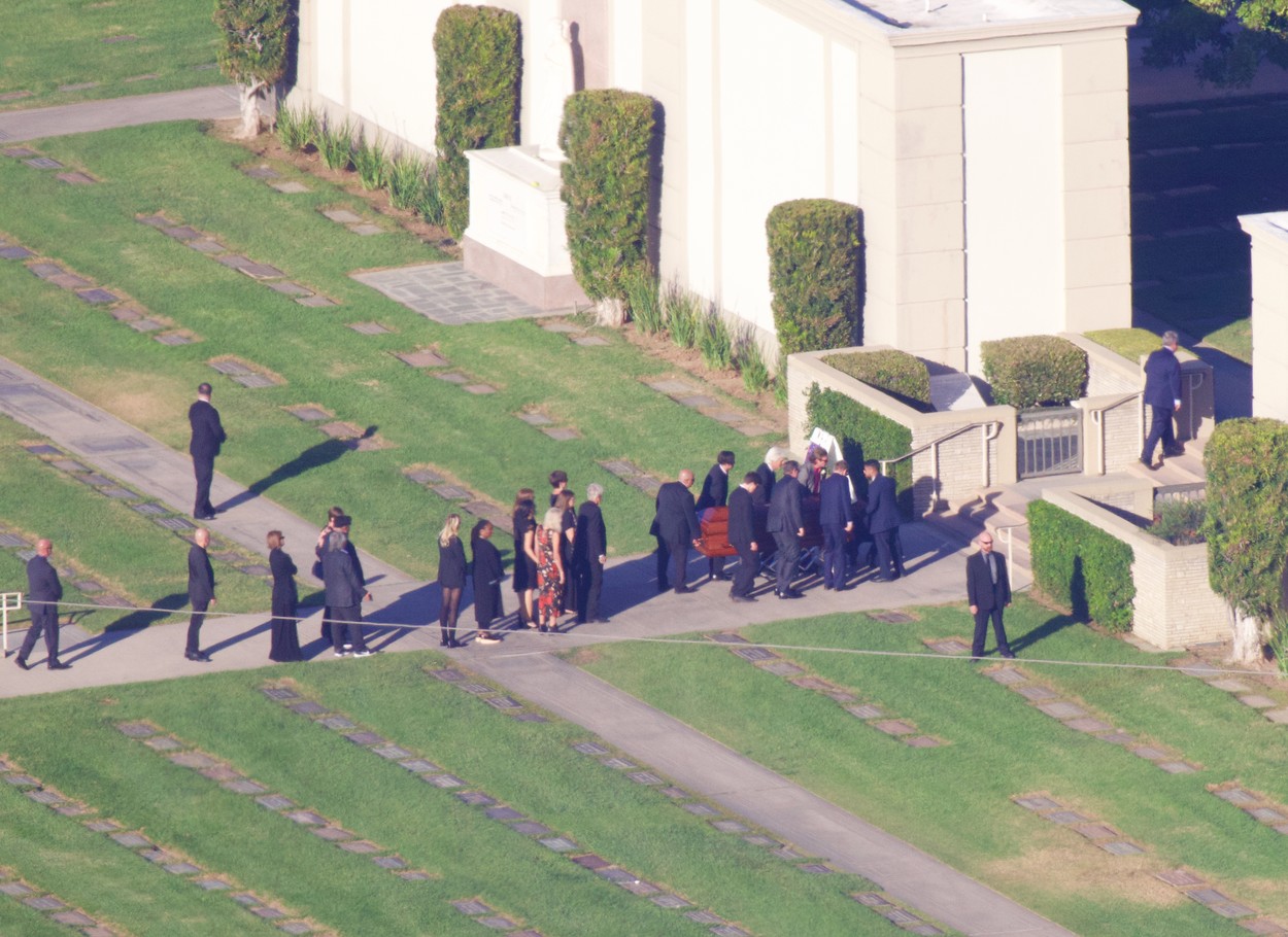Actorul Matthew Perry a fost înmormântat la Los Angeles. Colegii din „Friends” l-au condus pe ultimul drum