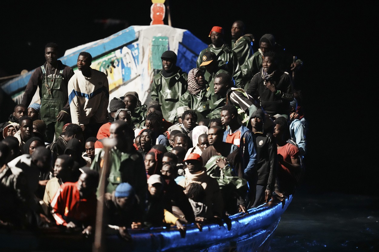 Peste 500 de migranți au fost salvați în largul Insulelor Canare din Spania