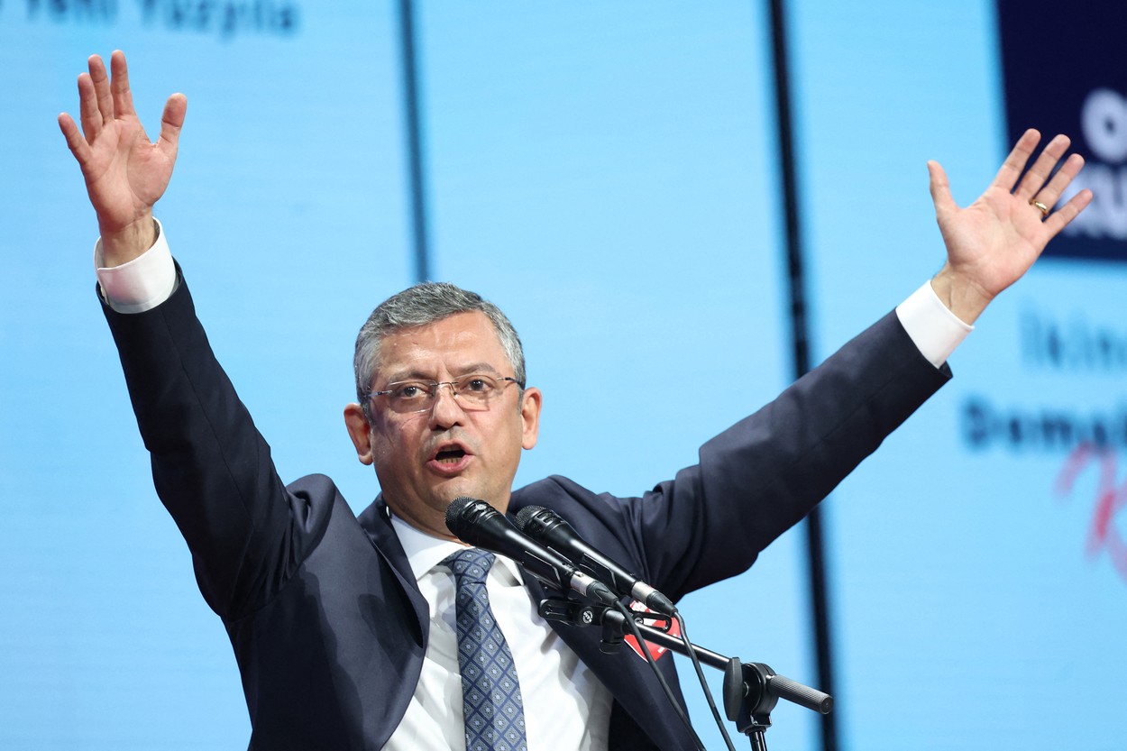 Principalul partid de opoziție din Turcia l-a ales ca nou lider pe Ozgur Ozel. Ce impact va avea asupra alegerilor locale