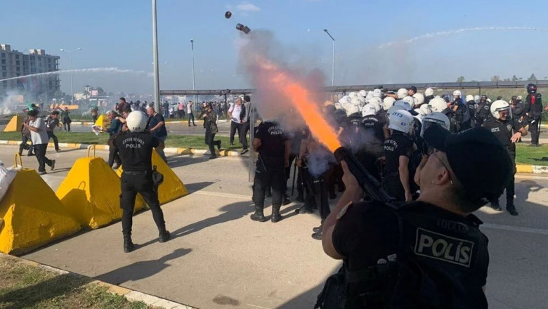 politia lanseaza gaze lacrimogene șa ptotest incirlik