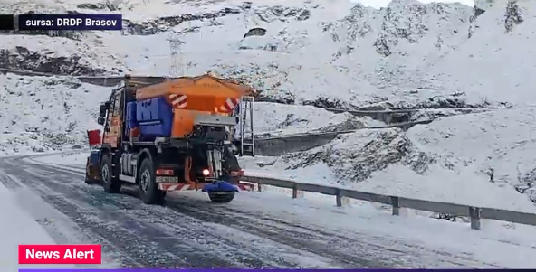 Peisaj de iarnă pe Transfăgărășan: Drum acoperit de un strat consistent de zăpadă; vânt cu rafale de până la 100 km/h