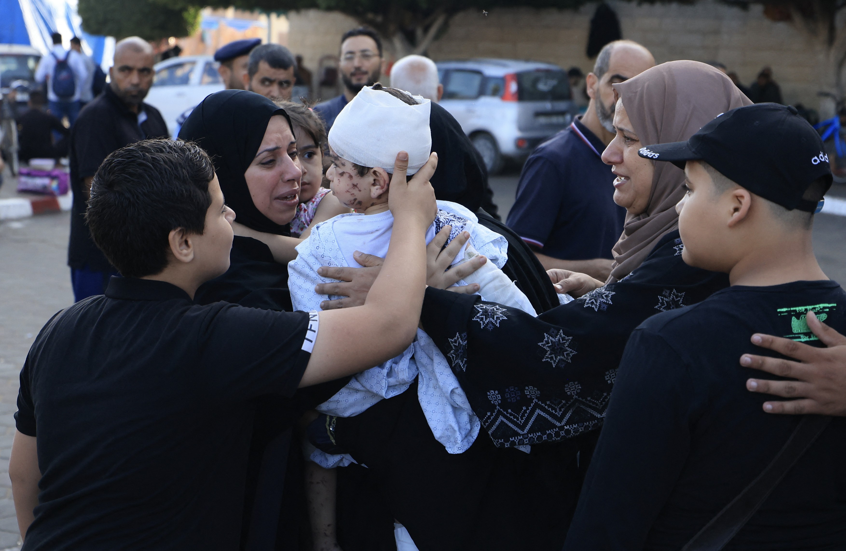 Un copil moare la fiecare 10 minute în Fâșia Gaza din cauza bombardamentelor Israelului