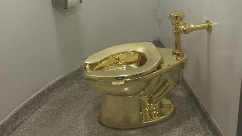 toaleta din aur