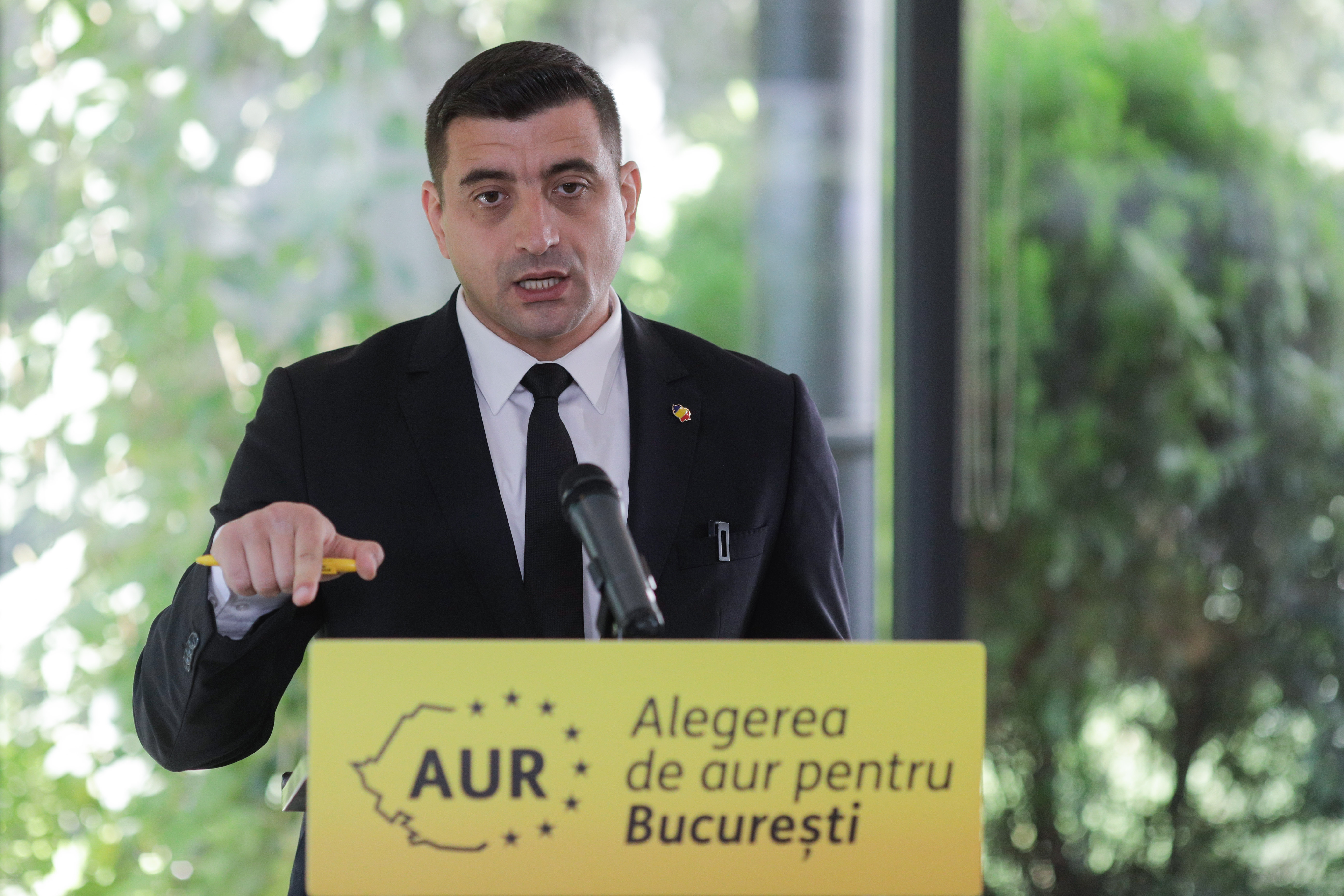 George Simion spune că nu are card şi îşi ia banii cash la Parlament: „Nu vreau ca cine are acces la acele date să știe pe unde merg”