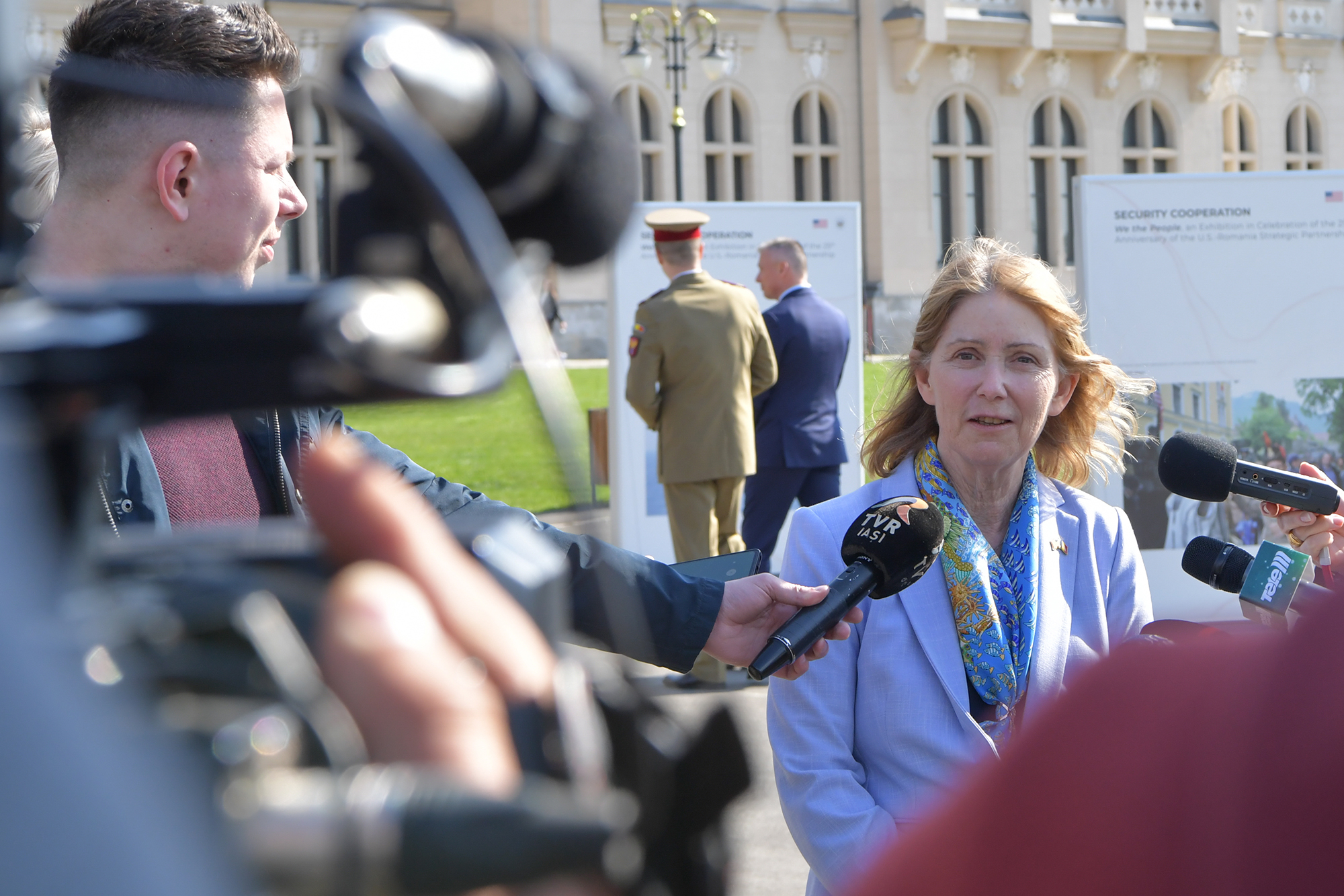 Ambasadoarea SUA la Bucureşti: Participarea semnificativă a femeilor în procesul de decizie este esenţială