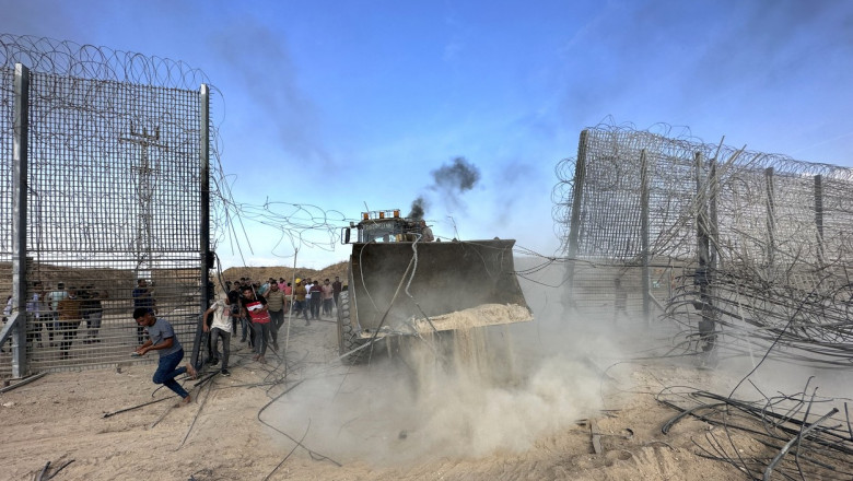 Palestinian groups and Israeli forces clash in Gaza