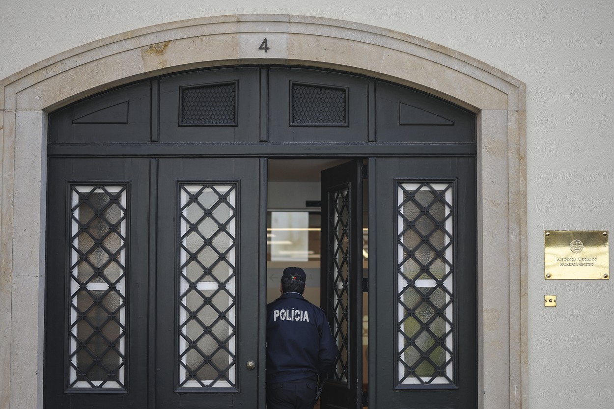 Premierul Portugaliei a demisionat după ce polițiștii i-au percheziționat casa. Este suspectat într-o anchetă de mare corupție