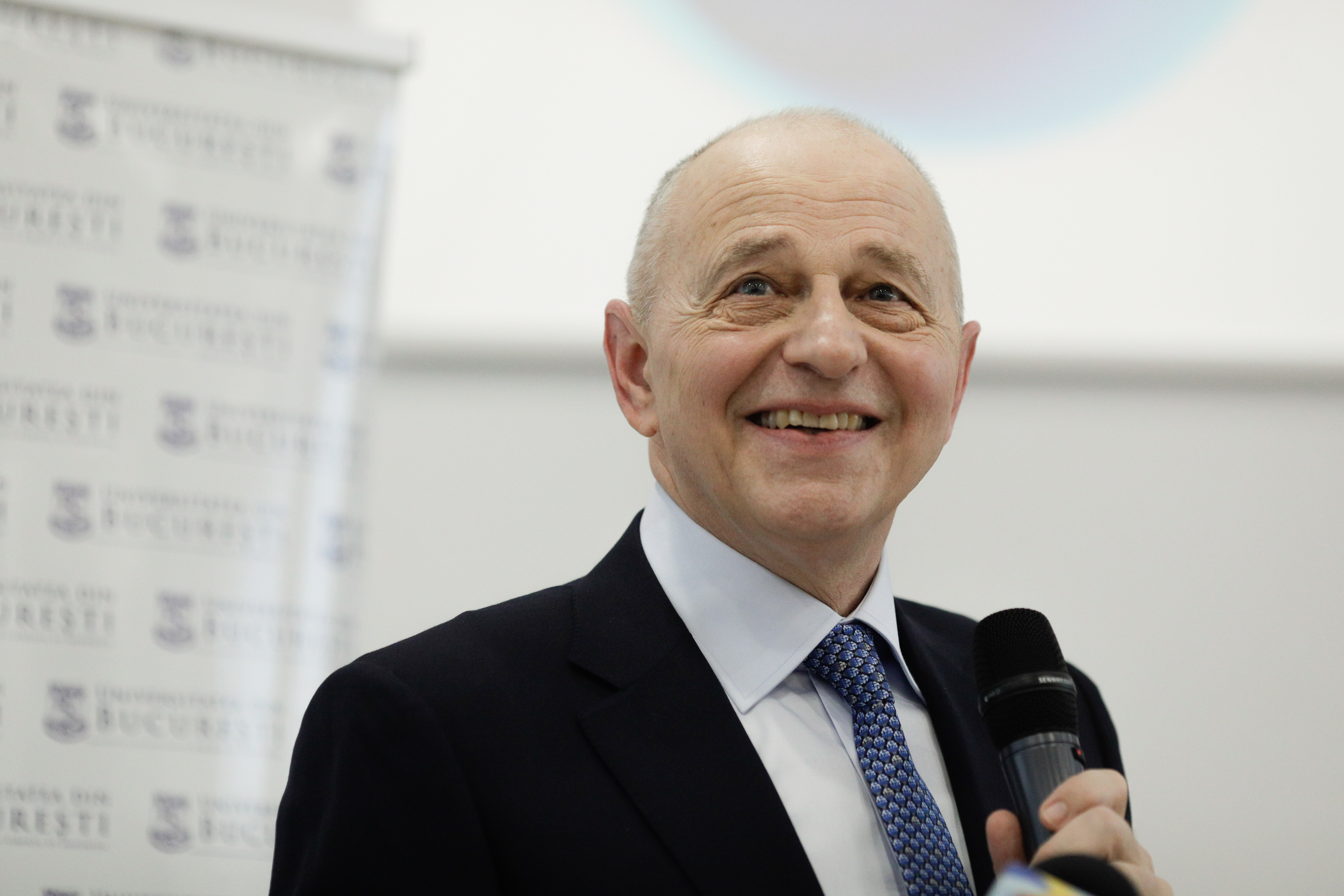 Sondaj INSCOP. Geoană, Kovesi și Boc ocupă primele locuri în topul încrederii românilor. Sunt urmați de Ciolacu și Șoșoacă