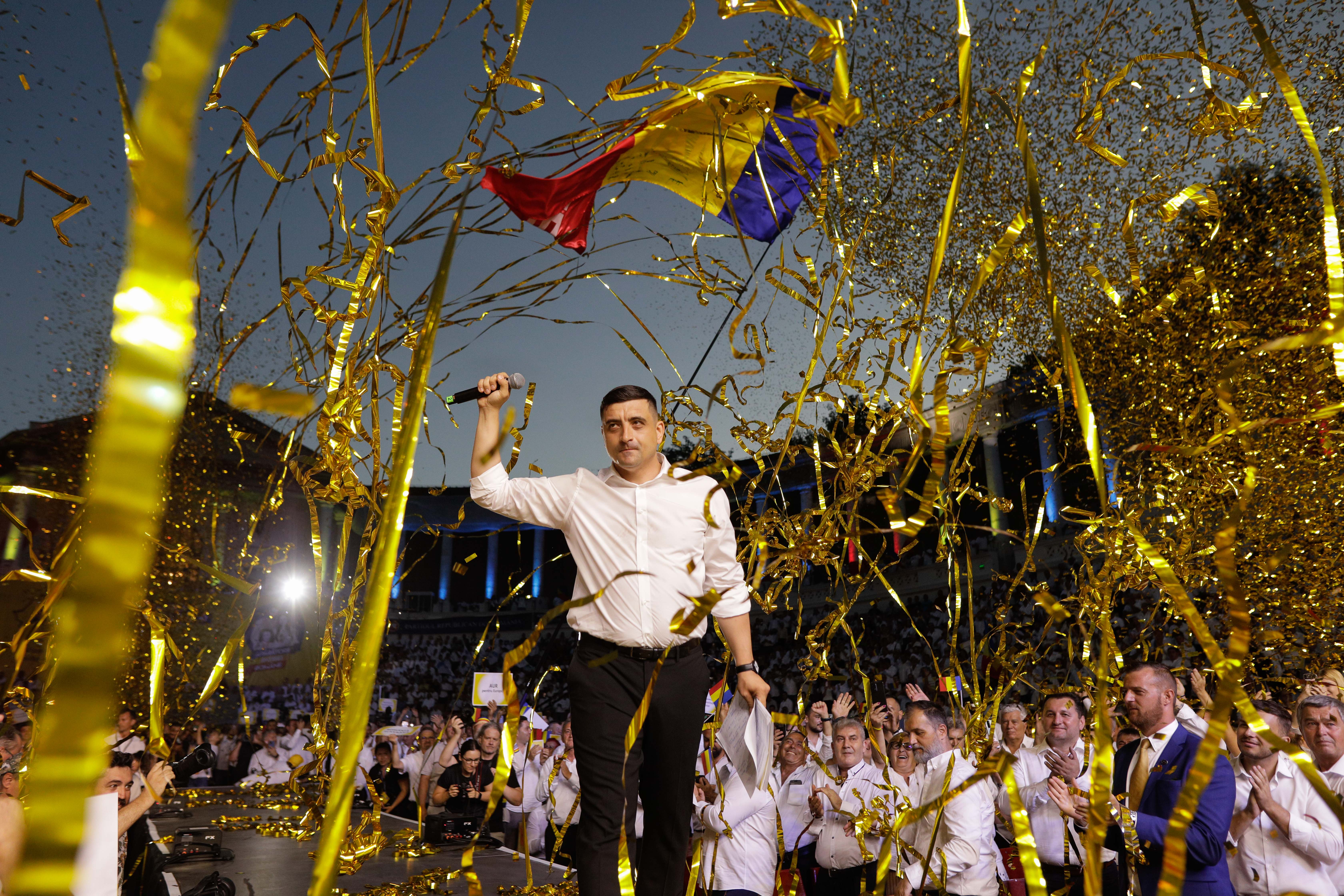 Financial Times: Cum a reușit partidul extremist AUR să câștige încrederea românilor. De la anti-maghiarism la discreditarea Ucrainei