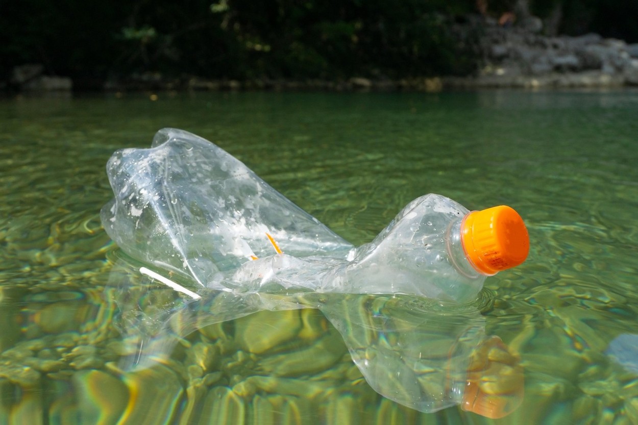 Dunărea transportă anual 48,5 tone de microplastic în Marea Neagră. Fechet: Am găsit microplastic şi în Lacul Siriu