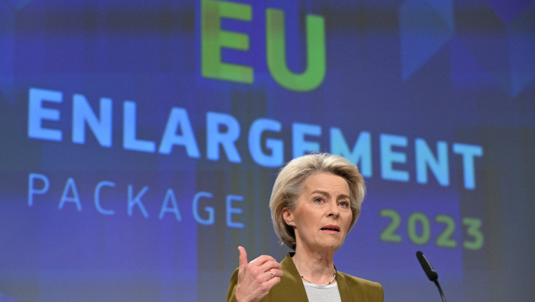 Președintele Comisiei Europene, Ursula von der Leyen, susține o conferință de presă privind pachetul de extindere 2023 și noul plan de creștere pentru Balcanii de Vest la sediul UE din Bruxelles
