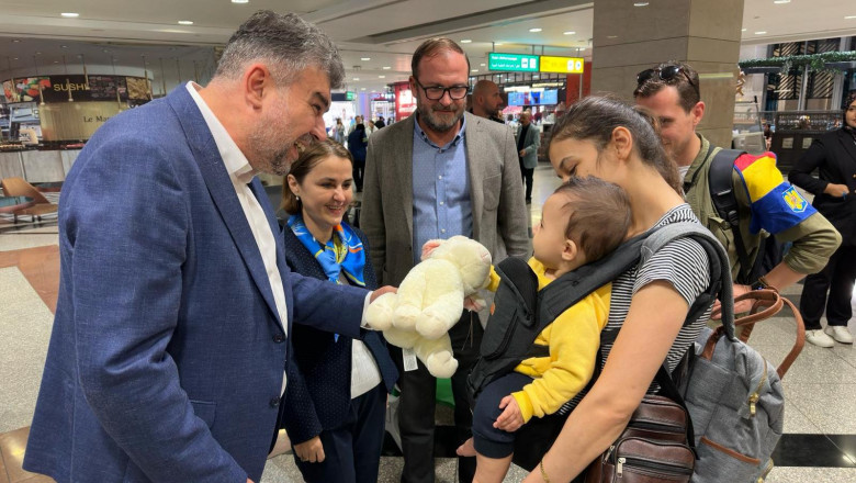 marcel ciolacu pe aeroport cu romani evacuati din gaza