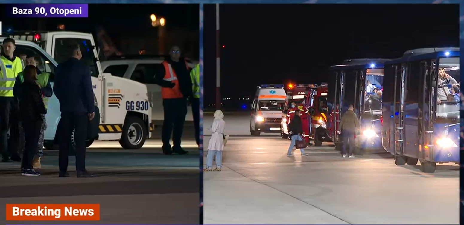 VIDEO. Aeronava TAROM cu români evacuați din Fâșia Gaza a ajuns la București. Ciolacu: Statul nu lasă niciun român în urmă