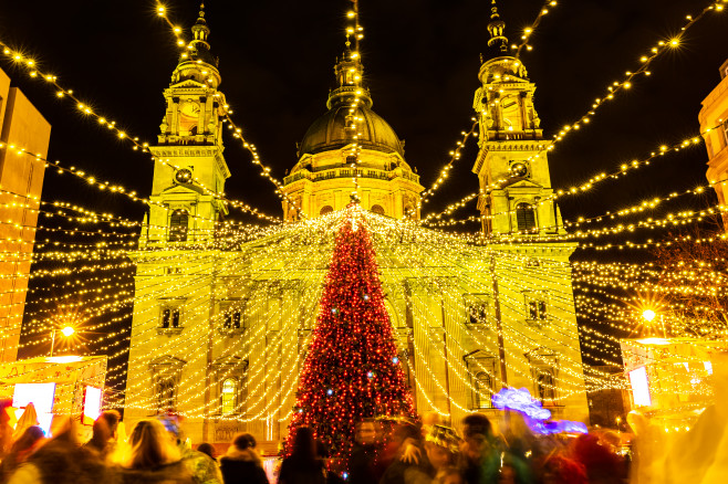 Christmas,Market,At,Saint,Stephen,Basilica,Square,In,Budapest,,Hungary