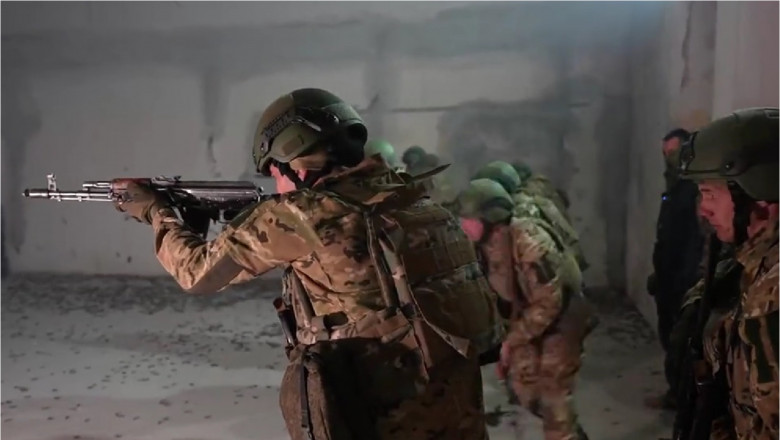 Prizonieri de război ucraineni se antrenează de luptă înainte să fie trimiși pe frontul din Ucraina