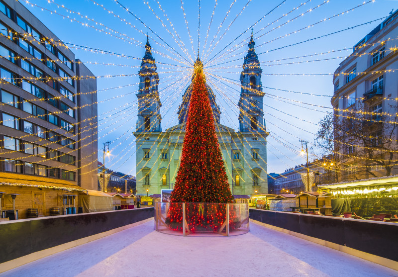 Christmas,Market,At,Saint,Stephen,Basilica,Square,In,Budapest,,Hungary