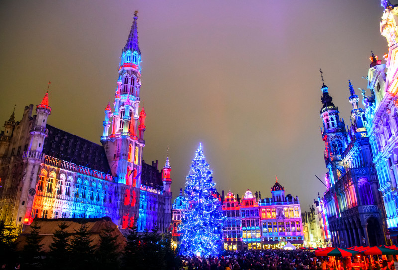 Christmas,Lights,Show,On,Grand,Place,With,Huge,Christmas,Tree