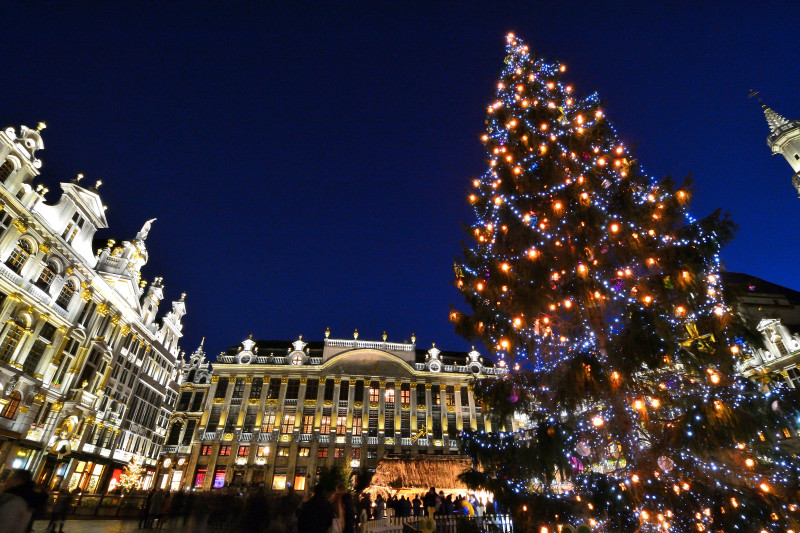 Chrismas,Tree,Decorated,With,Colorful,Lighting,At,Grand,Place,Brussel.