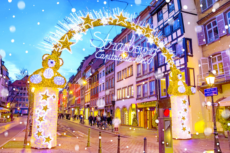 Entrance,Gate,With,Illumination,Decorations,To,The,Christmas,Market,In