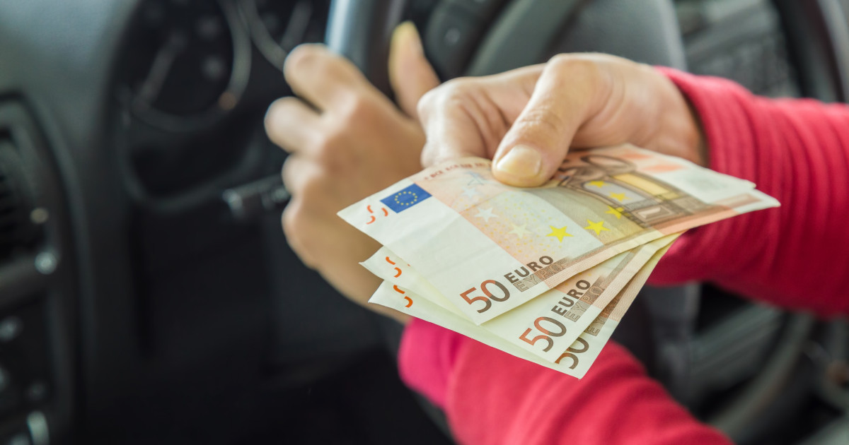 Șofer din București, acuzat de mită pentru polițist