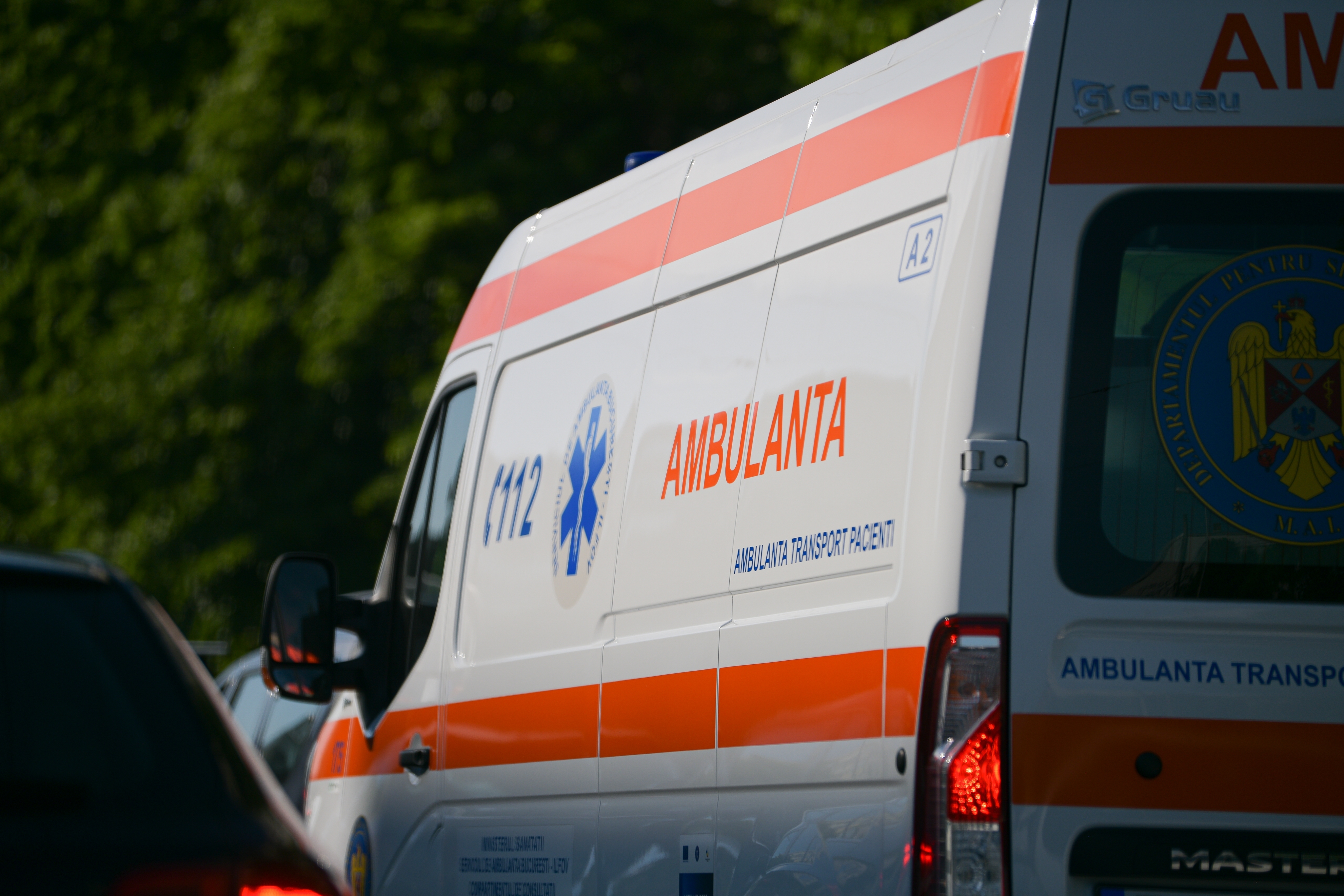 Un bărbat de 46 de ani a murit după ce a căzut de la etajul 9 al unui bloc din București
