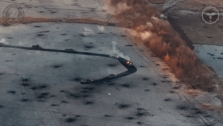 tancuri rusești bombardate cu muniții cu dispersie