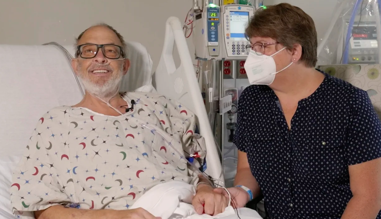 Al doilea bărbat din istorie care a primit la transplant o inimă de porc a murit după 6 săptămâni