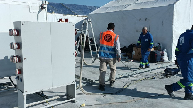 Field hospital being built for wounded Palestinians in Sheikh Zuweid border gate