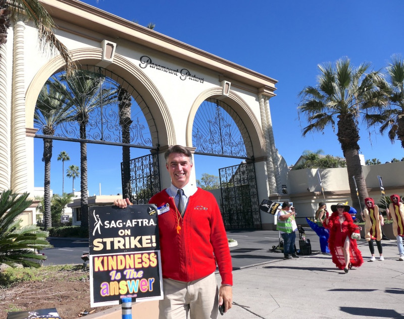 Tina &amp; Mr. Rogers Join The SAG AFTRA STRIKE at Paramount Studios On Halloween