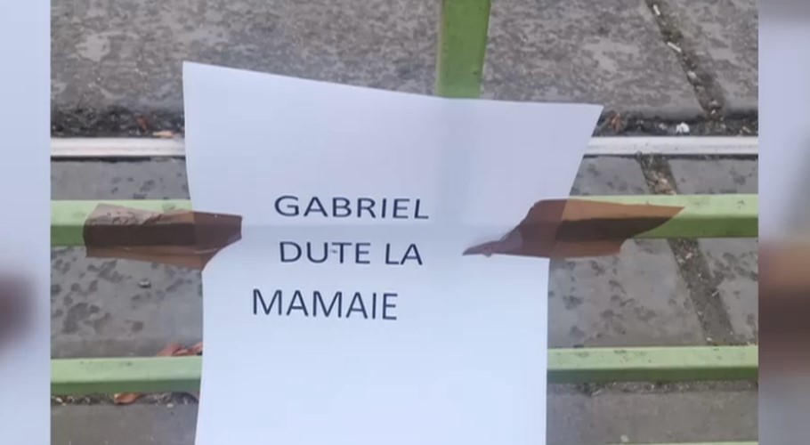Mister în București: Afișe cu „Gabriel, du-te la mamaie” au împânzit orașul. Nimeni nu știe cine e Gabriel
