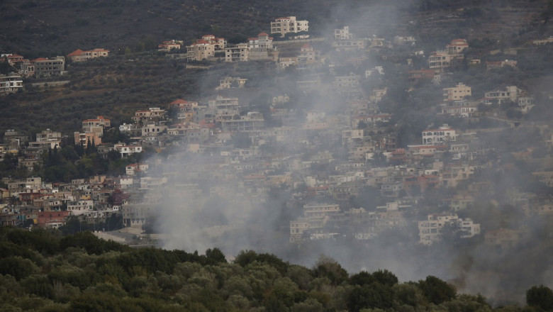 oraș de la granița libanului cu israelul și perdea de fum