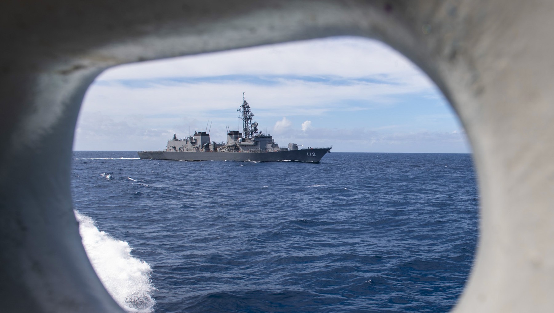 China, în „stare de alertă” după ce un distrugător american şi o fregată canadiană au tranzitat strâmtoarea Taiwan